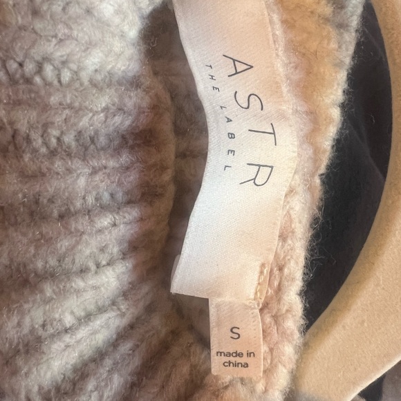 ASTR the Label Maria Beige Fair Isle Sweater Swedish Sweater Size Small - Picture 5 of 10